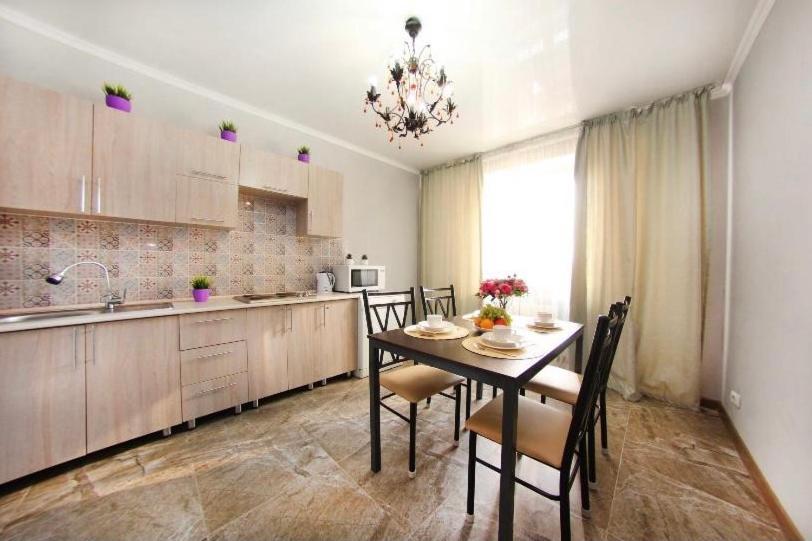 1 Ком Апартамент Аристократа В Самом Сердце Алматы Almaty Esterno foto